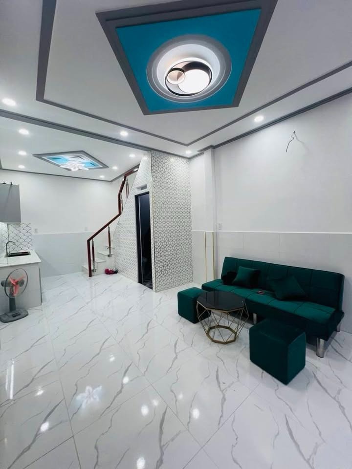 Bán Nhà 2 Tầng Bình Chánh, Gần Chợ Hưng Long, Giá 1.8 Tỷ - Vào Ở Ngay