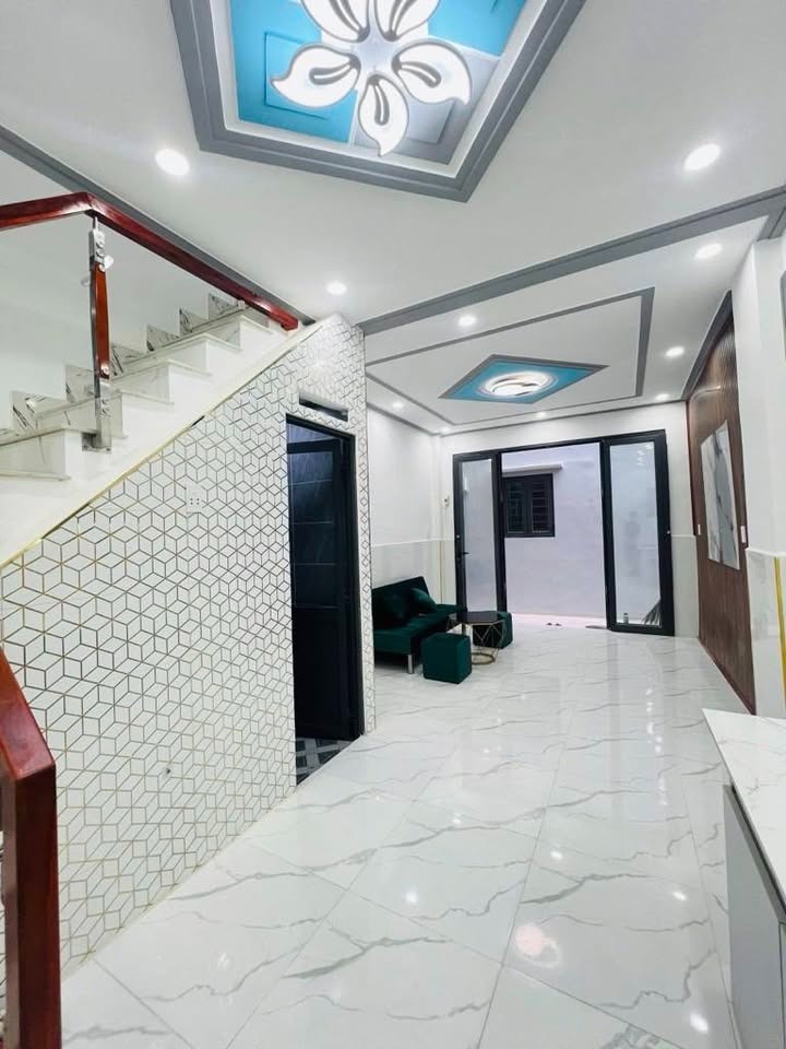 Bán Nhà 2 Tầng Bình Chánh, Gần Chợ Hưng Long, Giá 1.8 Tỷ - Vào Ở Ngay