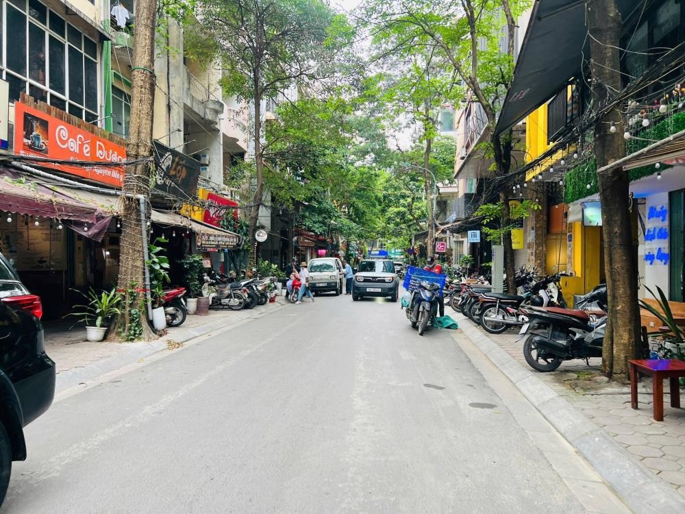 Bán Nhà Phố Đẹp - 66m2, 4 Tầng, Mặt Tiền 5.6m, Vỉa Hè Rộng - Phân Lô VIP Đống Đa
