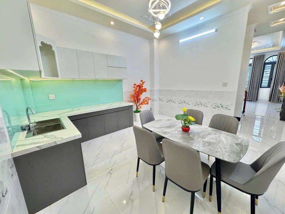 Bán đất tặng nhà 81m2 gần bến xe miền tây - Xe hơi trong nhà - Giá 1 tỷ 2