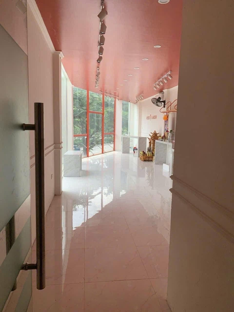Mặt Phố Võ Chí Công - Cầu Giấy - 65m2 - 5 Tầng - Thang Máy - Kinh Doanh Sầm Uất