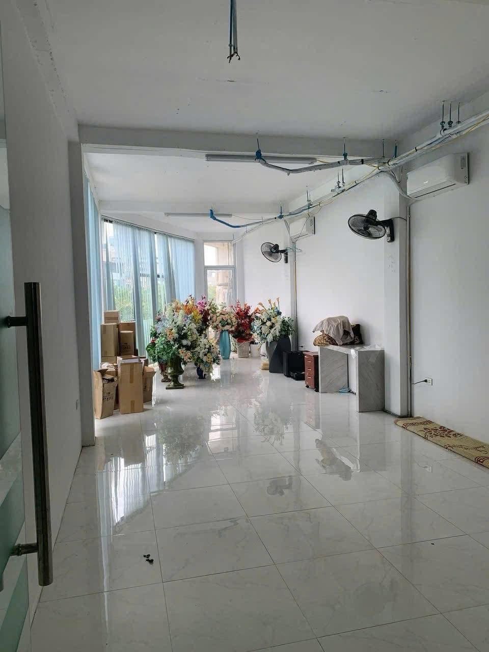 Mặt Phố Võ Chí Công - Cầu Giấy - 65m2 - 5 Tầng - Thang Máy - Kinh Doanh Sầm Uất