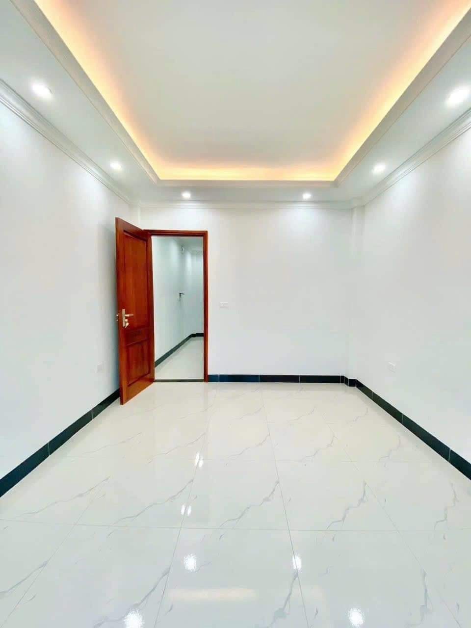 Bán Nhà Đẹp Đan Phượng - 5 Tầng, Ô Tô Đỗ Cửa, Giá Tốt