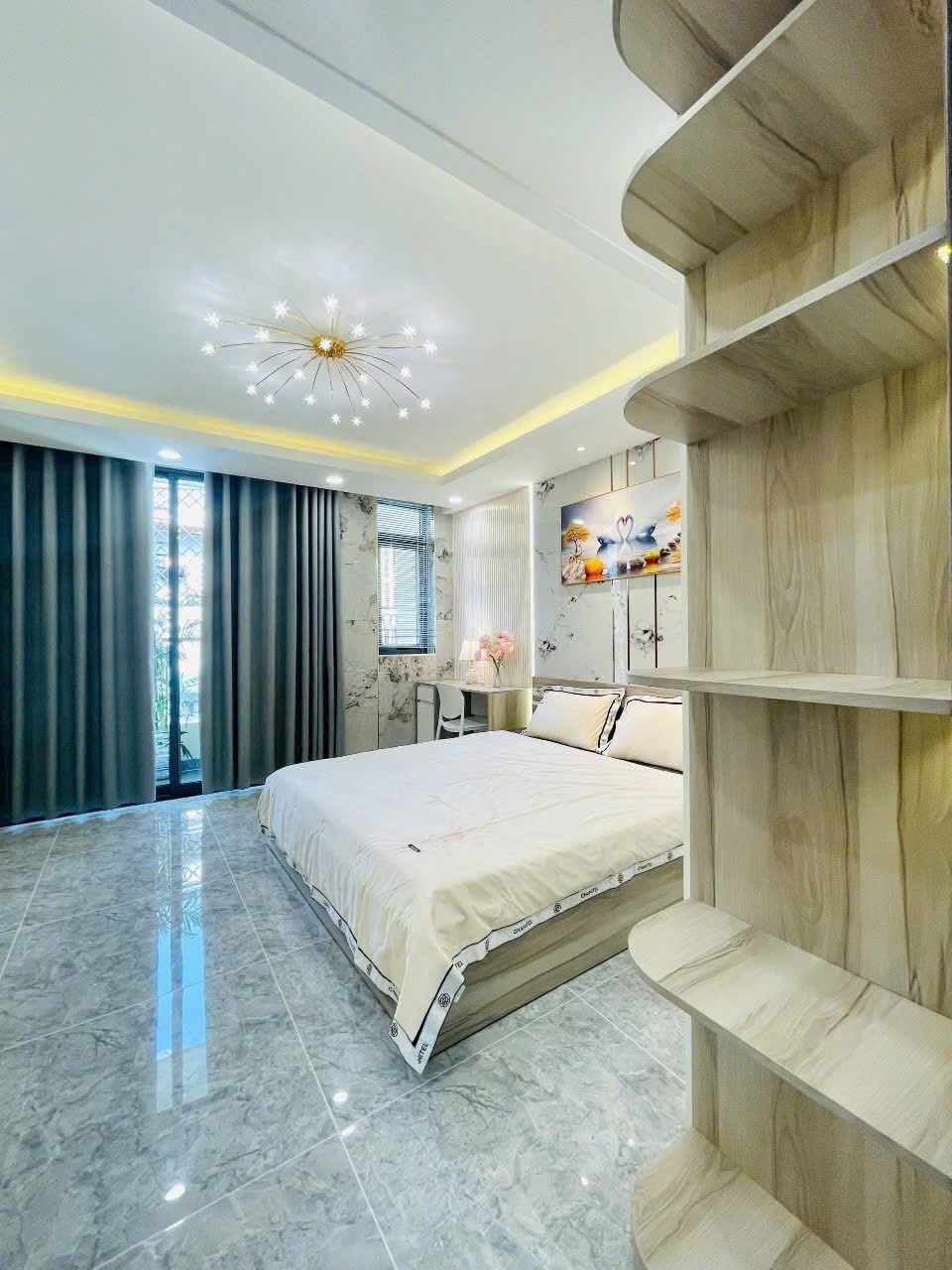 Bán Gấp Nhà Đẹp, 4PN, 5WC, Nguyễn Văn Hưởng, Quận 2 - Giá 4.575 Tỷ