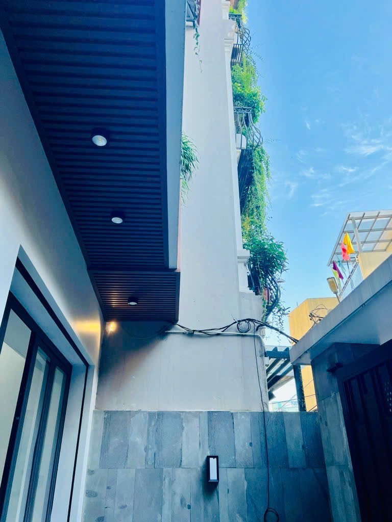 Căn Villa Cao Cấp Mặt Tiền Quận Thanh Xuân, Hà Nội - 155m2