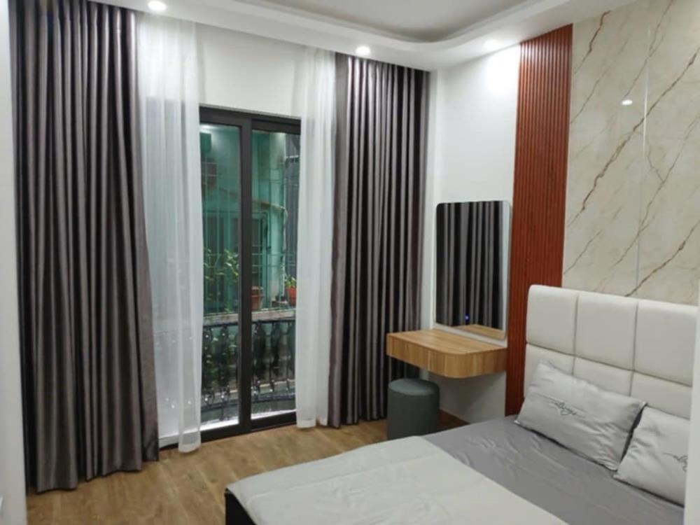 Bán nhà phố Nguyễn Phúc Lai - 5 tầng, Thang Máy, Full Nội Thất