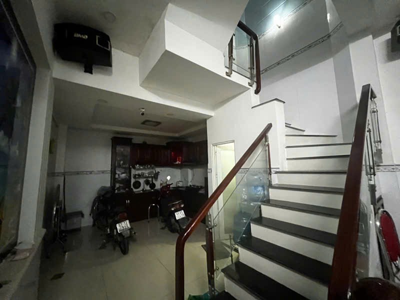 Bán nhà riêng 41m2 gần Vạn Phúc City, QL13 - Giá 4.6 tỷ