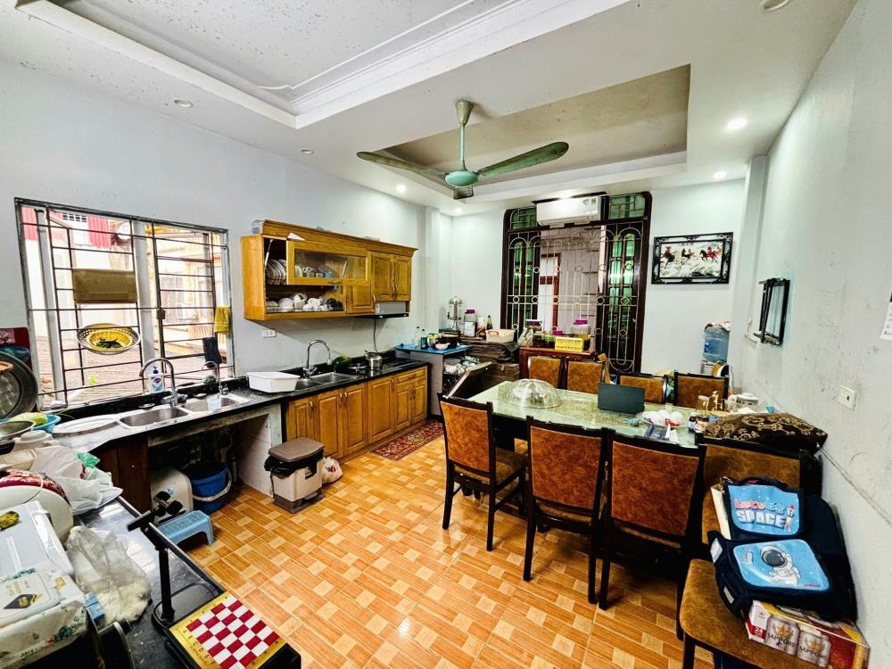 Bán nhà phố Định Công - 30m2 x 6 tầng - Kinh doanh đắt khách - Giá 7.5 tỷ