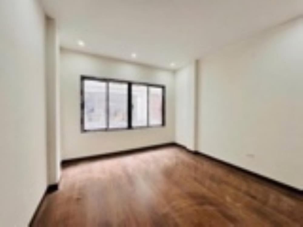 Bán Phân Lô Trần Quốc Hoàn, Cầu Giấy 41m², 5 Tầng, Thang Máy, Ô Tô Tránh - Giá 17.5 tỷ