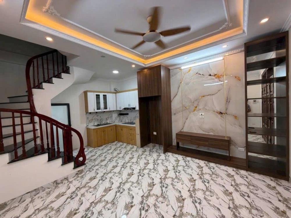 Bán Gấp Nhà 5 Tầng Thạch Bàn, Gần Garden City - 6 Tỷ