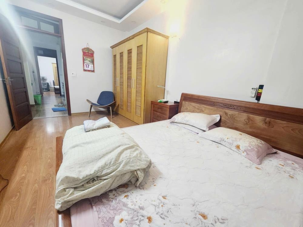 Bán nhà Đội Cấn 44m2, 5 Tầng, 9.3 Tỷ - Vị Trí Đẹp, Tặng Nội Thất