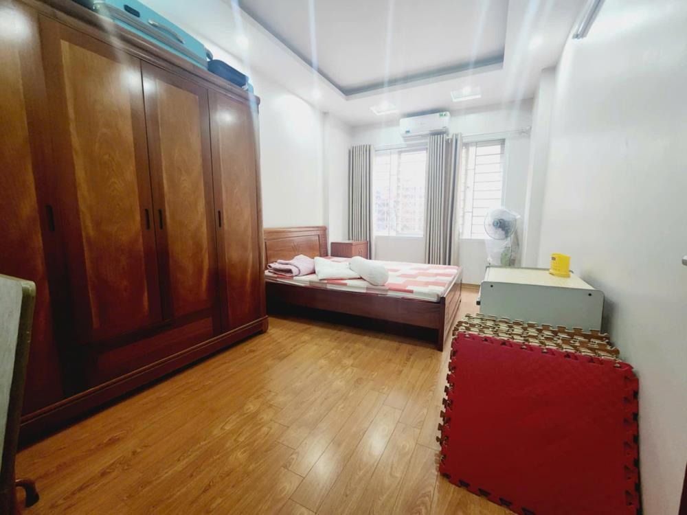 Bán nhà Đội Cấn 44m2, 5 Tầng, 9.3 Tỷ - Vị Trí Đẹp, Tặng Nội Thất