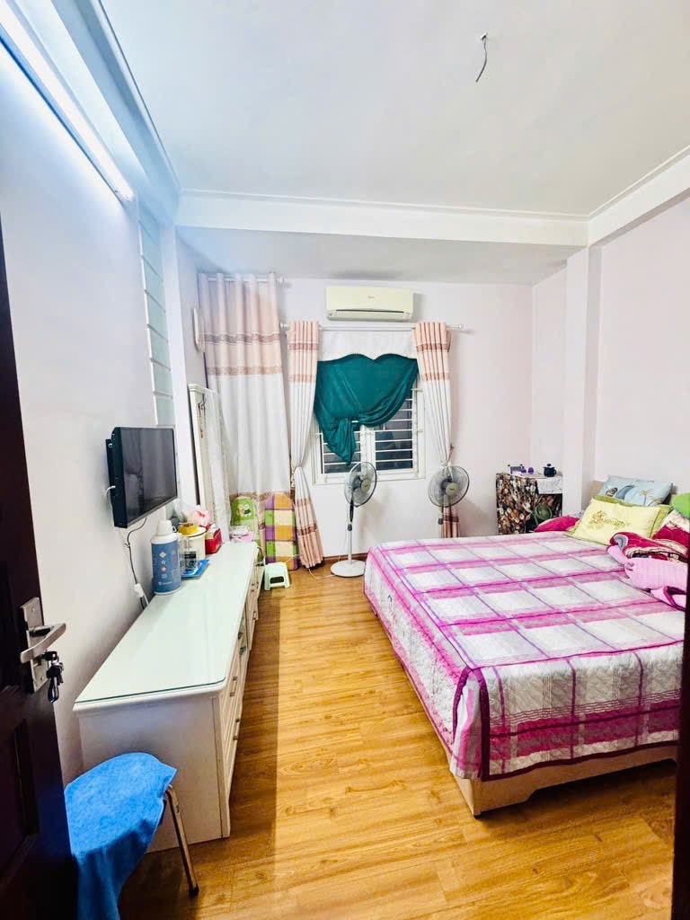 Bán nhà Đào Tấn, Cầu Giấy - 45m2, 5 Tầng, Giá 7 Tỷ - Sổ Vuông A4