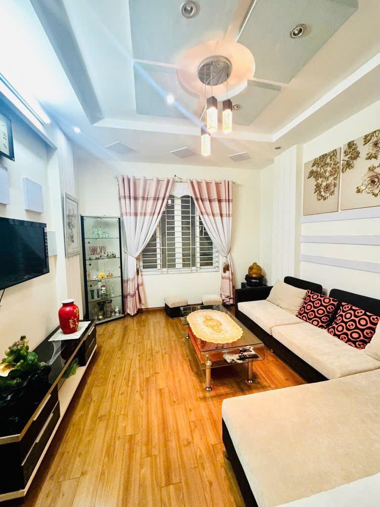 Bán nhà Đào Tấn, Cầu Giấy - 45m2, 5 Tầng, Giá 7 Tỷ - Sổ Vuông A4