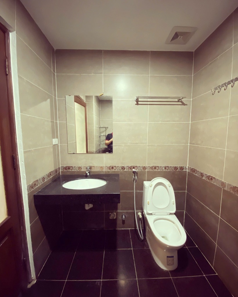 Nhà Lô Góc Hoàng Hoa Thám - Ba Đình - Mặt Tiền Rộng - Giá 18.5 tỷ