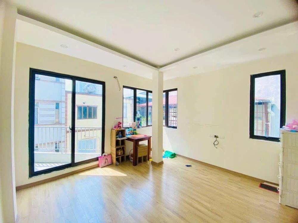 Bán nhà mặt phố Hào Nam - Vị trí đắc địa, kinh doanh sầm uất - Giá 10 tỷ