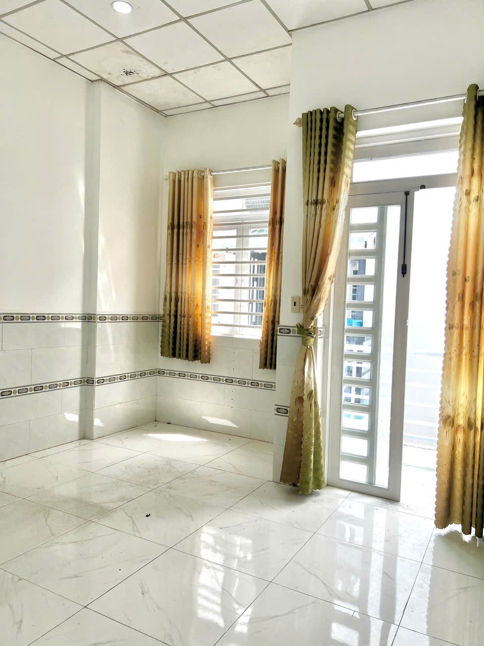 Nhà Chủ Ngộp Hóc Môn: Giá Chỉ 650tr, SHR, Vào Ở Ngay