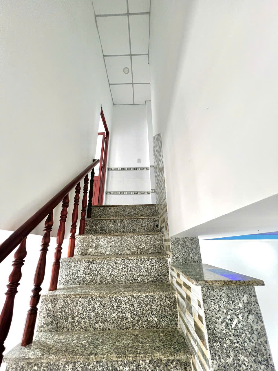 Nhà Chủ Ngộp Hóc Môn: Giá Chỉ 650tr, SHR, Vào Ở Ngay