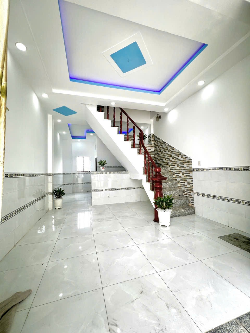 Nhà Chủ Ngộp Hóc Môn: Giá Chỉ 650tr, SHR, Vào Ở Ngay