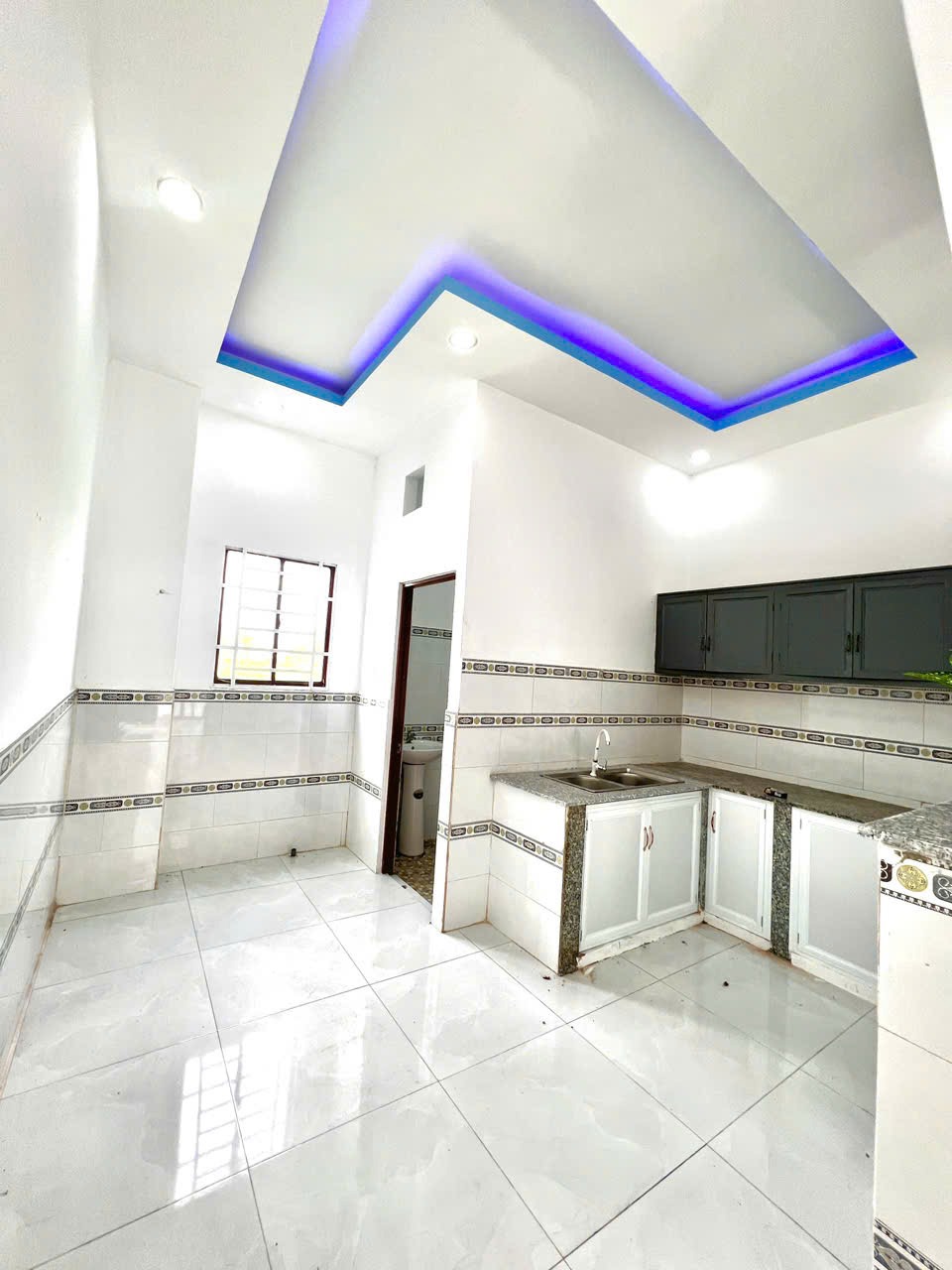 Nhà Chủ Ngộp Hóc Môn: Giá Chỉ 650tr, SHR, Vào Ở Ngay