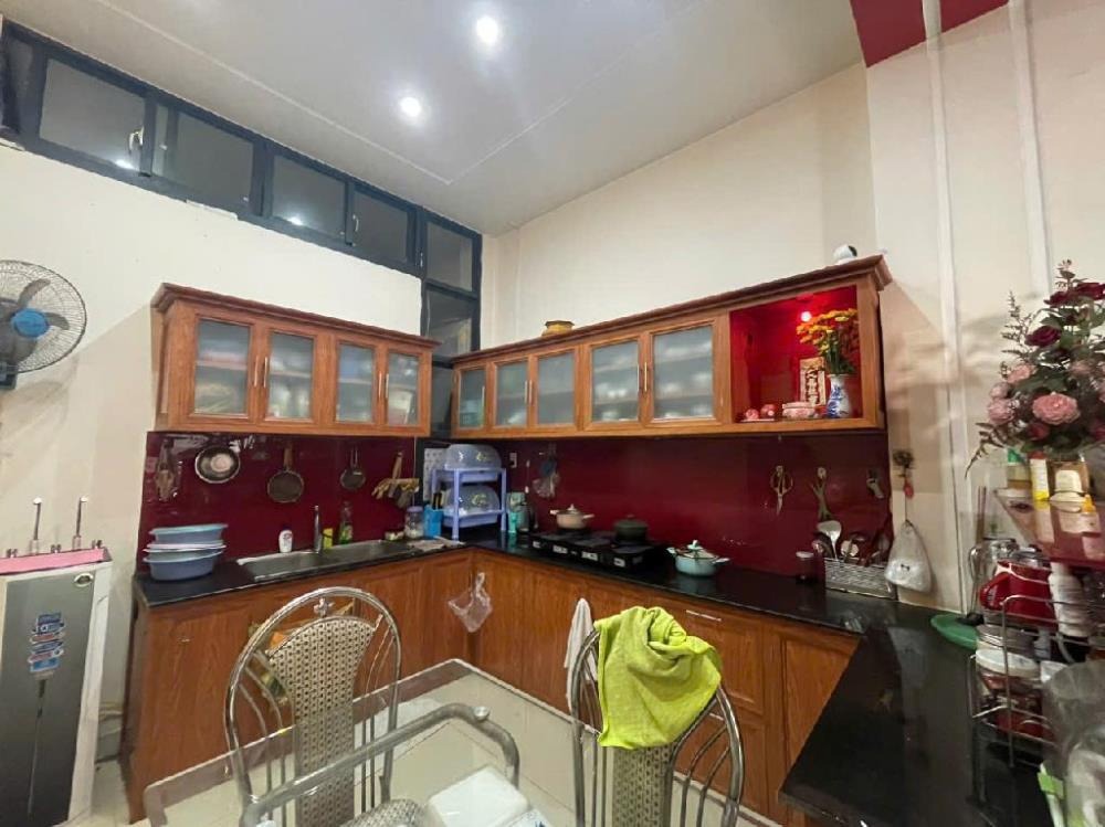 Nhà 4 Tầng, 5PN, Hẻm Ô Tô Phú Hữu - Giá Chỉ 5.8 Tỷ