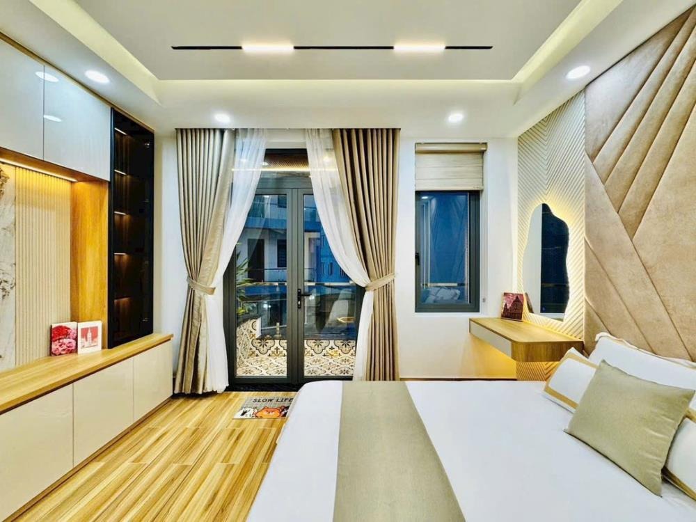 Bán Gấp Nhà 3 Lầu, 5 Phòng Ngủ, Gần Chợ Hiệp Bình - Thủ Đức