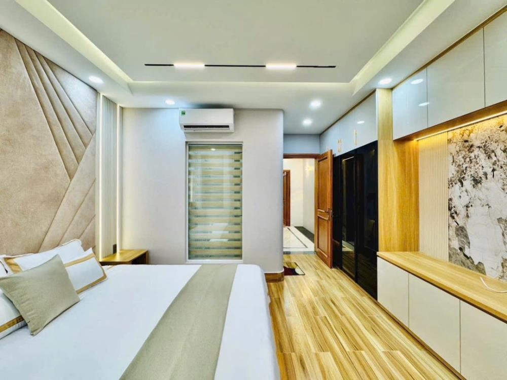 Bán Gấp Nhà 3 Lầu, 5 Phòng Ngủ, Gần Chợ Hiệp Bình - Thủ Đức