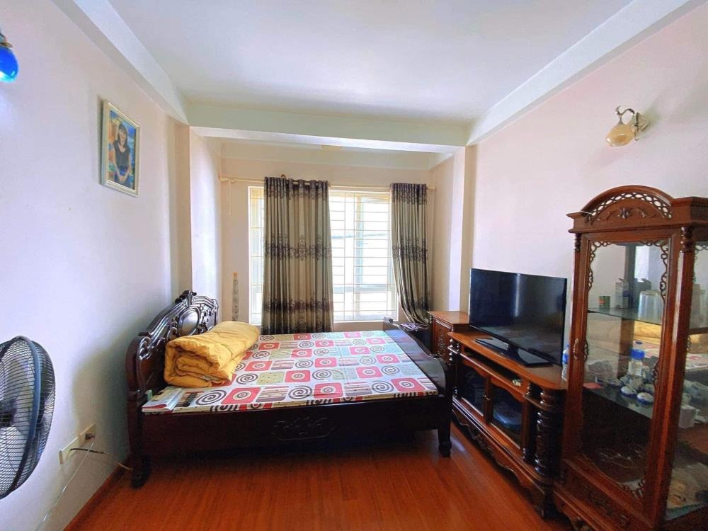 Bán nhà Dịch Vọng, Cầu Giấy: 40m2, 2 thoáng, 9.2 tỷ - Vị trí đẹp, ngõ thông, ô tô gần