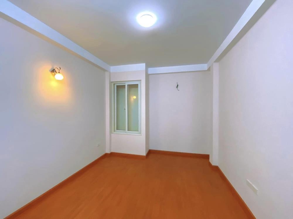 Bán nhà Dịch Vọng, Cầu Giấy: 40m2, 2 thoáng, 9.2 tỷ - Vị trí đẹp, ngõ thông, ô tô gần
