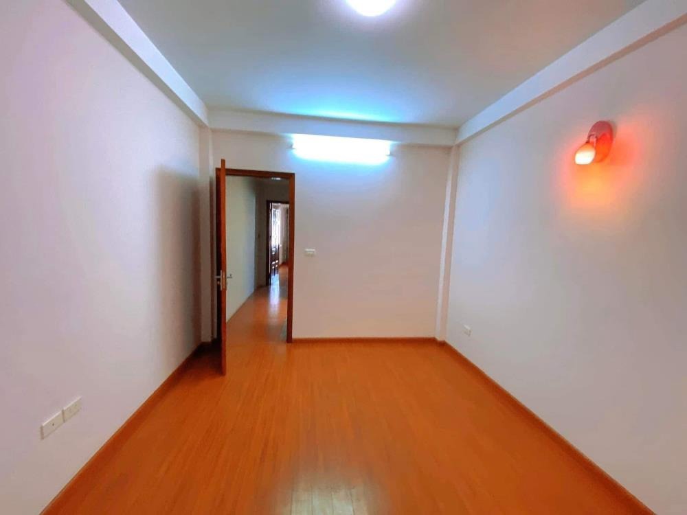 Bán nhà Dịch Vọng, Cầu Giấy: 40m2, 2 thoáng, 9.2 tỷ - Vị trí đẹp, ngõ thông, ô tô gần