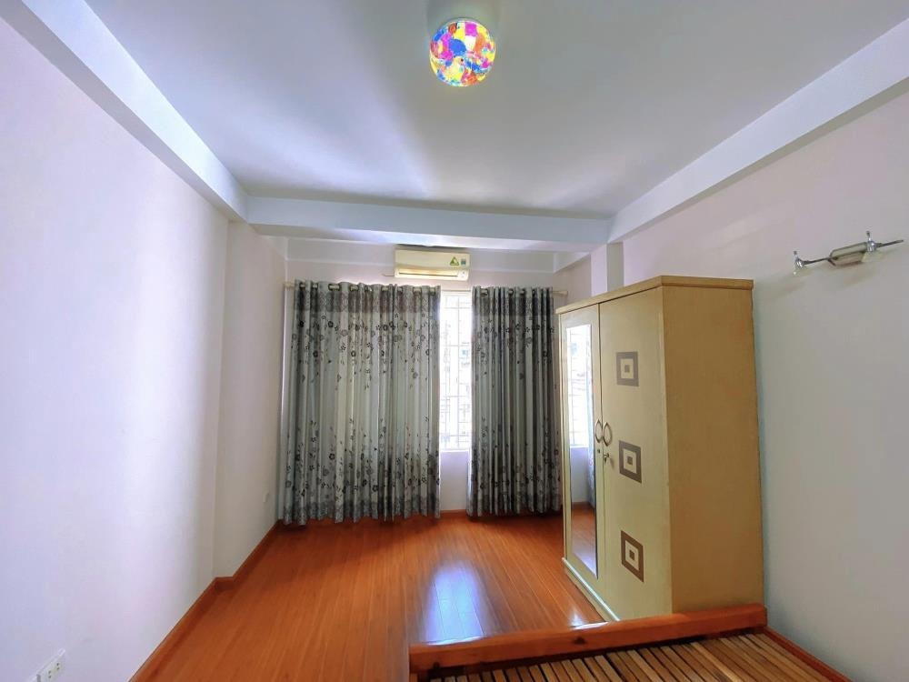 Bán nhà Dịch Vọng, Cầu Giấy: 40m2, 2 thoáng, 9.2 tỷ - Vị trí đẹp, ngõ thông, ô tô gần