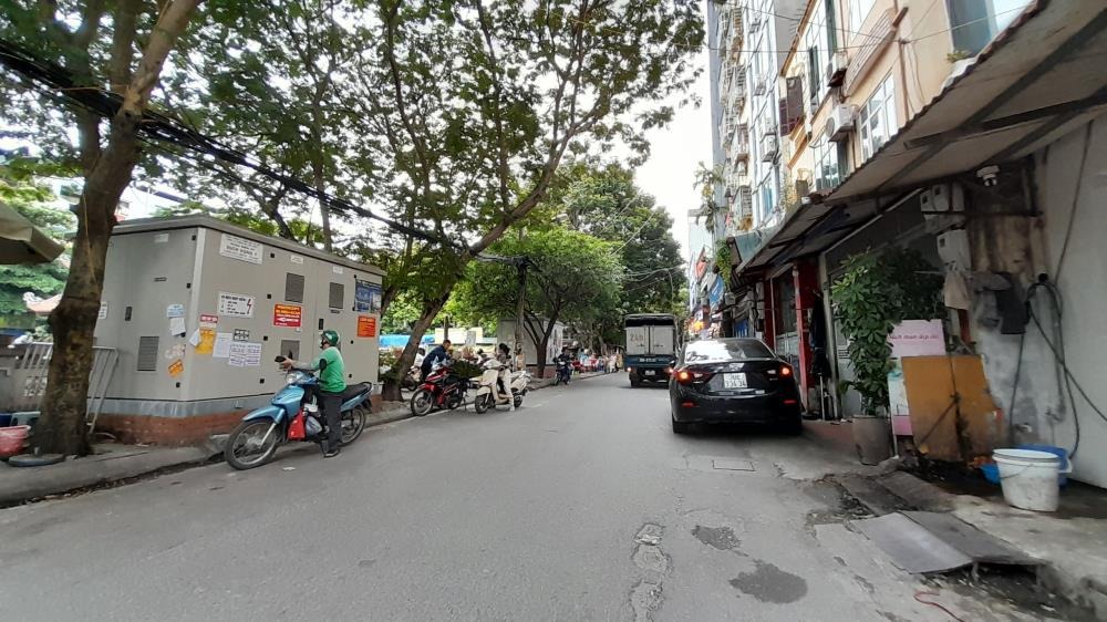Bán nhà Dịch Vọng, Cầu Giấy: 40m2, 2 thoáng, 9.2 tỷ - Vị trí đẹp, ngõ thông, ô tô gần