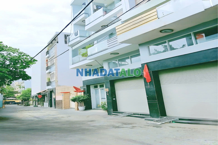 BÁN NHÀ Q10- HẺM 6M THÔNG CMT8- NGANG HƠN 5M- CĂN GÓC 3 TẦNG 3 PHÒNG NGỦ NỘI THẤT SỊN: 11 TỶ NHỈNH