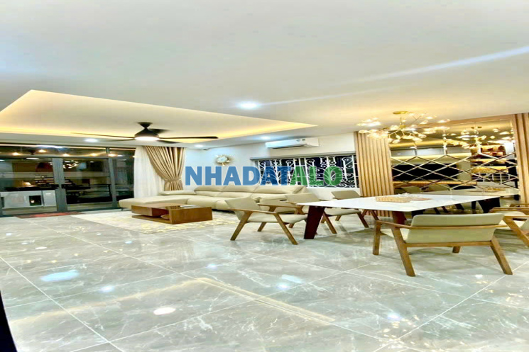 BÁN NHÀ Q10- HẺM 6M THÔNG CMT8- NGANG HƠN 5M- CĂN GÓC 3 TẦNG 3 PHÒNG NGỦ NỘI THẤT SỊN: 11 TỶ NHỈNH