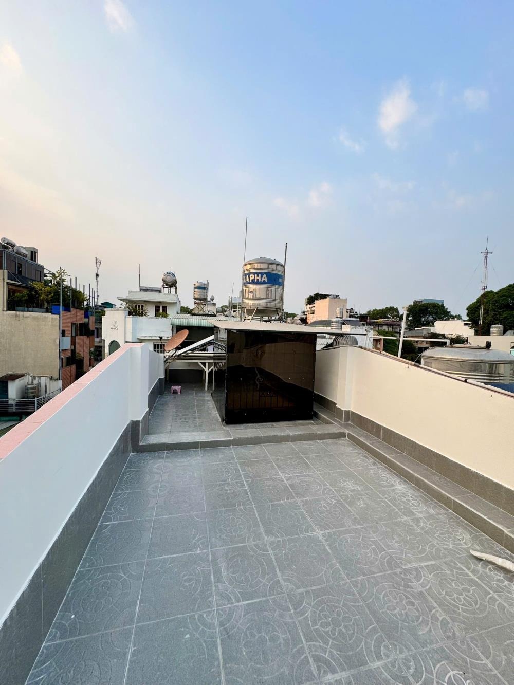 Bán Nhà Hẻm Ô Tô Nguyễn Trãi - 5PN, Tặng Nội Thất Cao Cấp, Vị Trí Hiếm