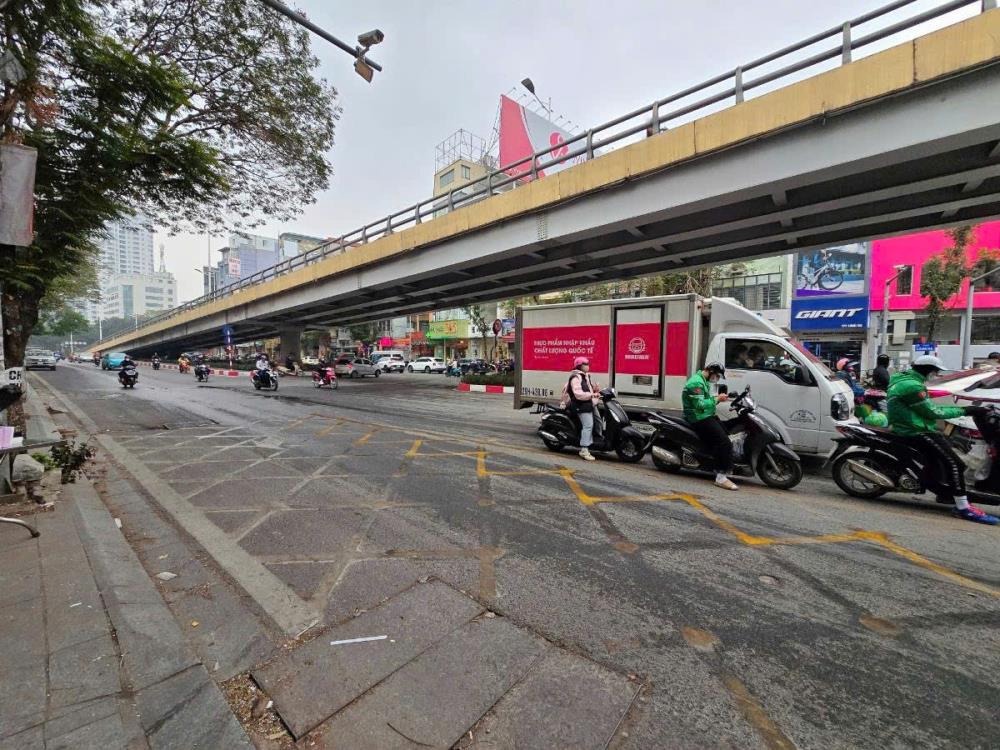 Bán nhà phố Láng Hạ, Đống Đa - 46m2, 4 Tầng, Mặt Tiền 4.8m, Giá Tốt