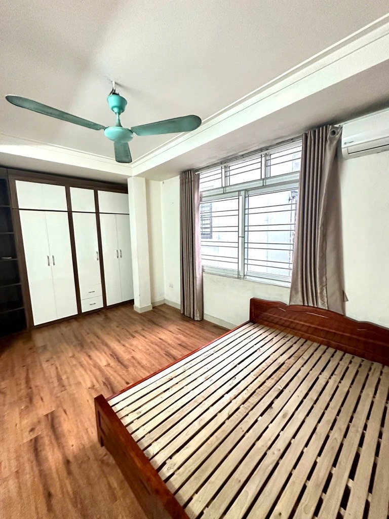 Bán nhà Minh Khai 28m², 4 tầng, Mặt tiền 5.5m - Giá 6.25 tỷ - Vị trí đắc địa