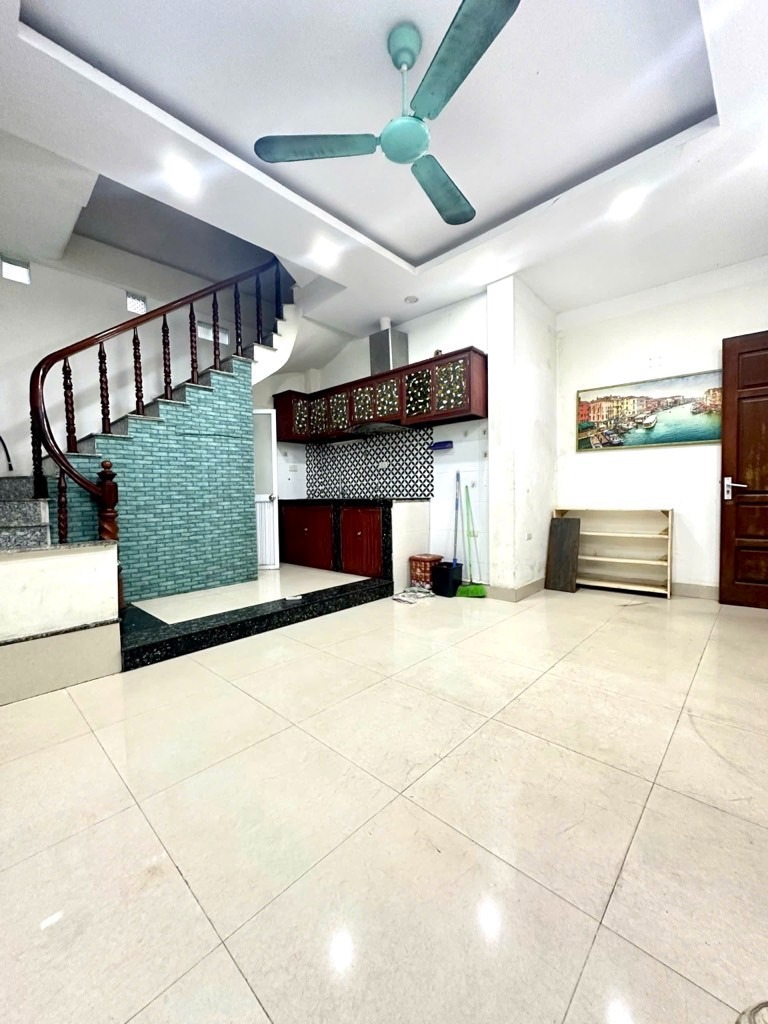 Bán nhà Minh Khai 28m², 4 tầng, Mặt tiền 5.5m - Giá 6.25 tỷ - Vị trí đắc địa