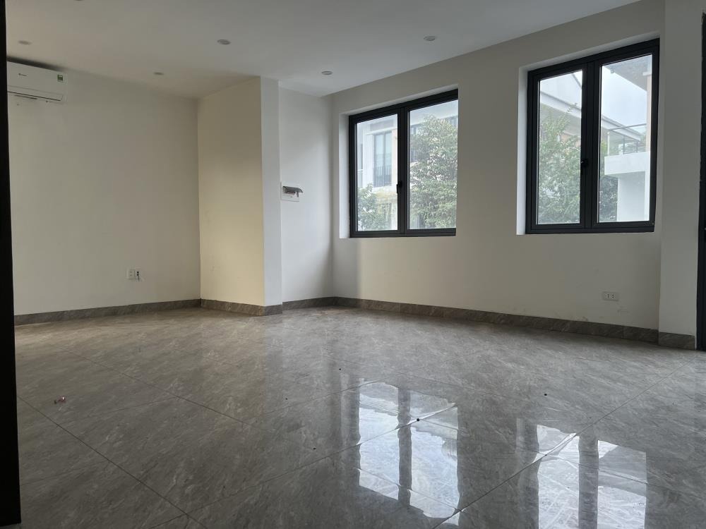 Cho thuê biệt thự An Vượng cao cấp - View hồ, Full nội thất - Mặt đường Lê Quang Đạo