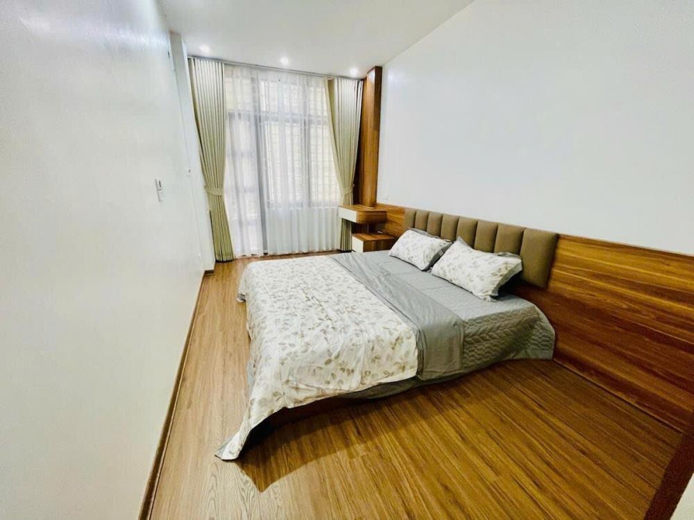 Bán nhà Hào Nam 32m2, 5 tầng, full nội thất, ngõ thông thoáng, giá tốt