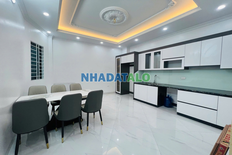 CHÍNH CHỦ BÁN NHÀ 6 TẦNG CỔ NHUẾ - LÔ GÓC, 58M2, CÓ THANG MÁY, FULL NT, Ô TÔ ĐỖ CỬA, SDCC