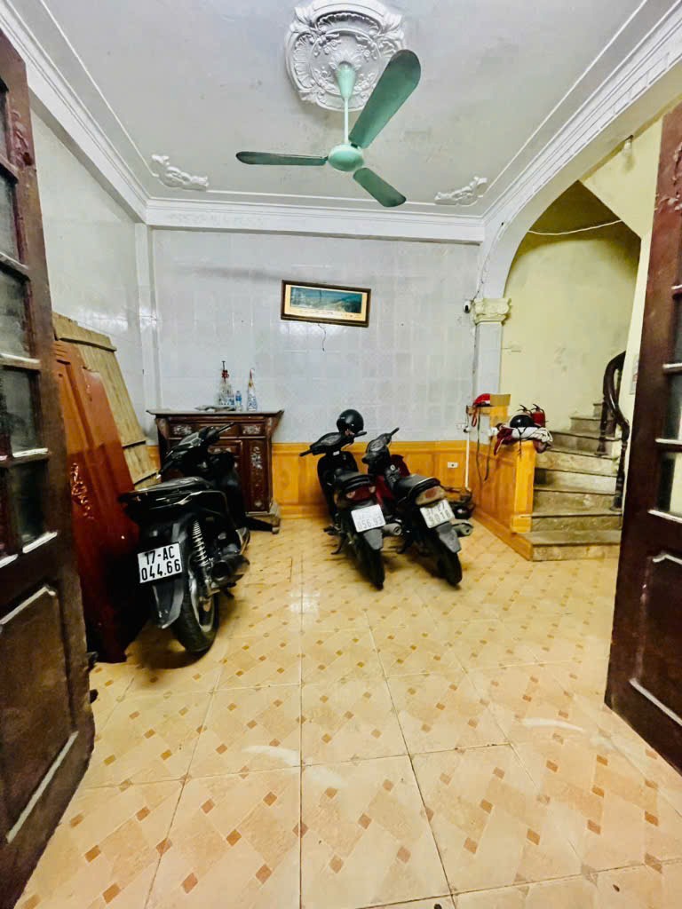 Bán nhà Minh Khai, 40m2, Giá 8.48 tỷ - Ngõ nông, Dân Xây, Sổ Đỏ Vuông