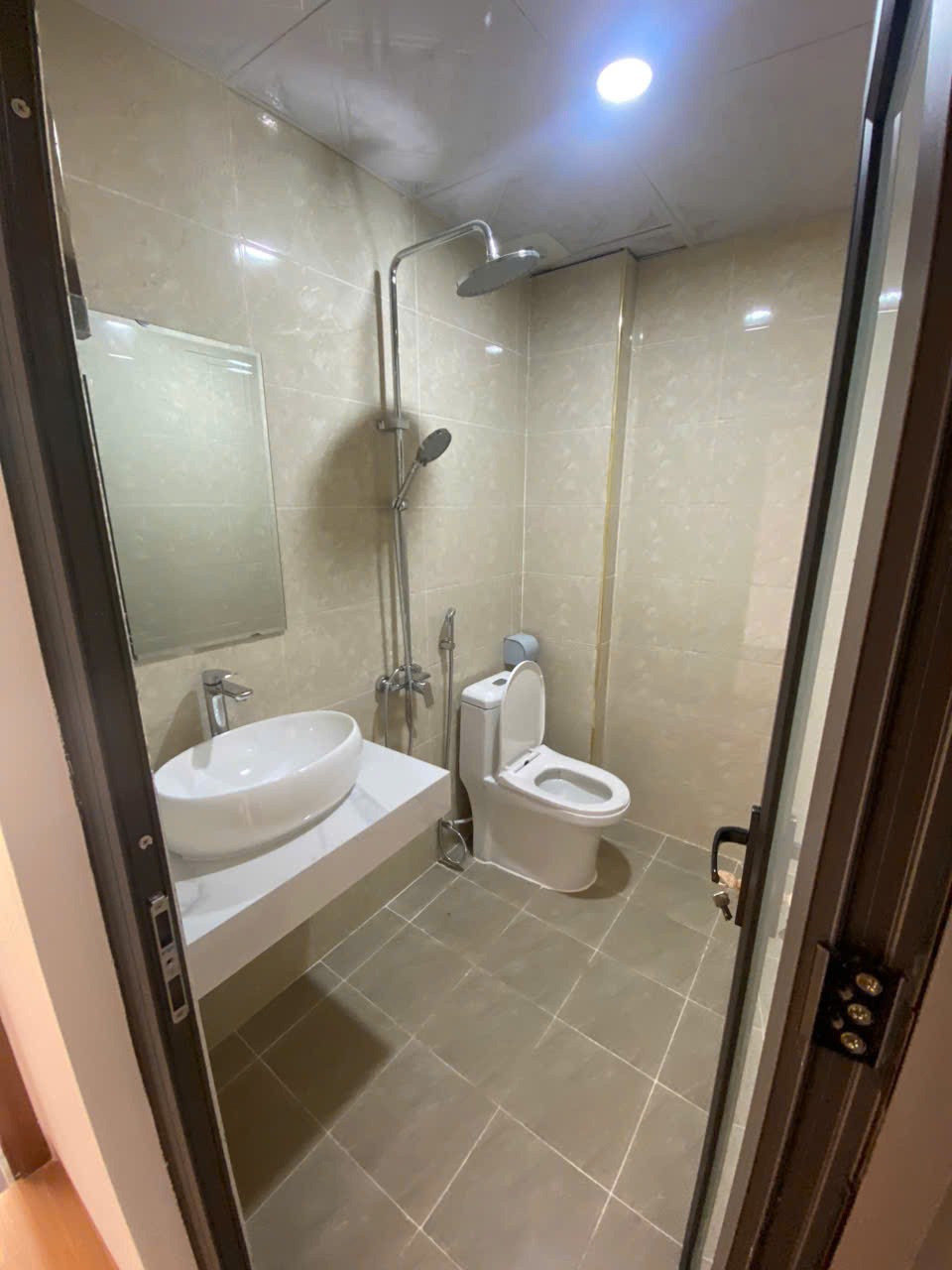 Bán nhà tân lập đan phượng 42m5 5 tầng, oto đỗ cổng, giá tốt