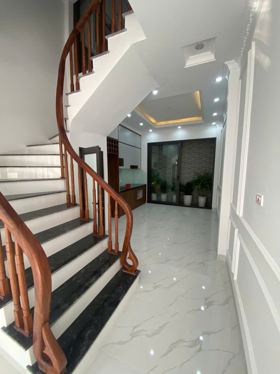 Bán nhà tân lập đan phượng 42m5 5 tầng, oto đỗ cổng, giá tốt
