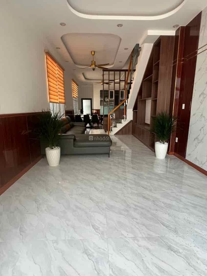Bán Gấp Nhà 3 Lầu Quận 10 - Vị Trí Đẹp, Giá Tốt - 0762326490