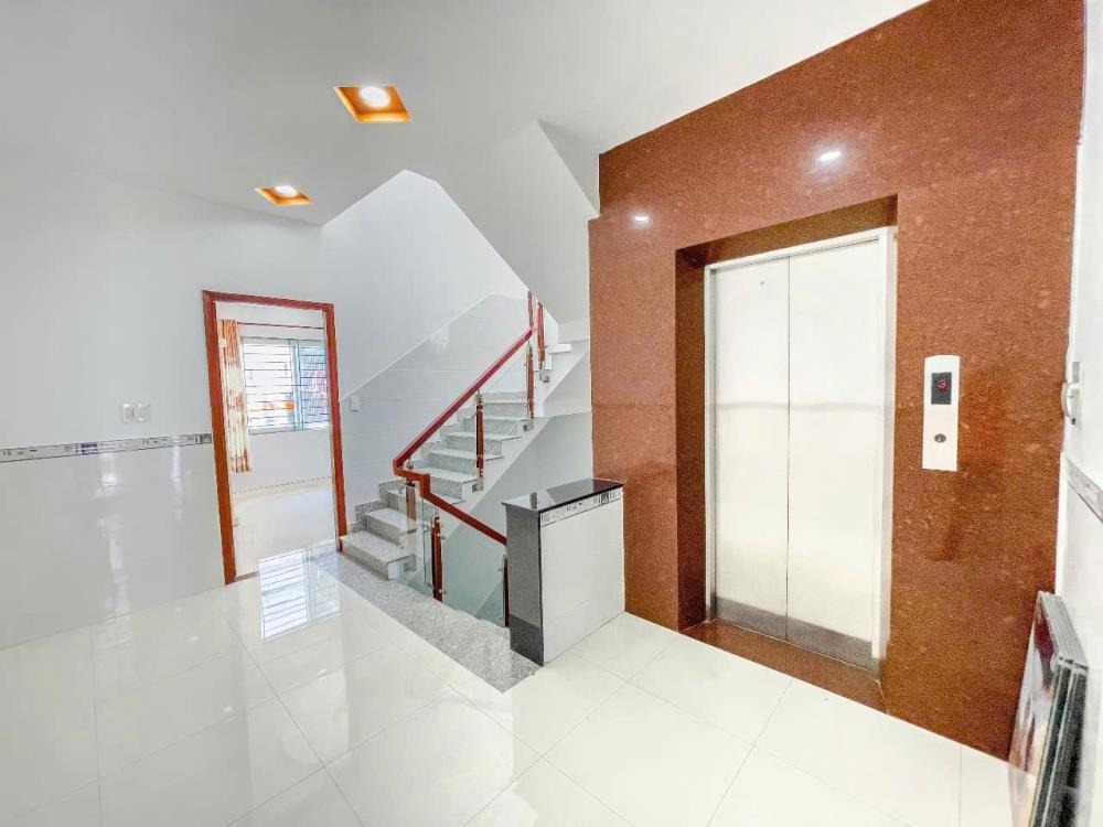 Bán Gấp Nhà Mặt Tiền Hà Huy Giáp, Quận 12 - 5 Lầu, Kinh Doanh Đa Ngành