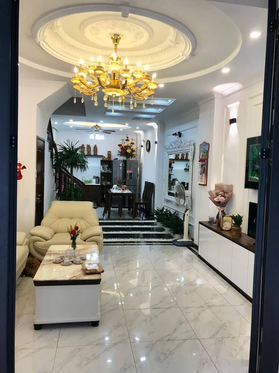 Chính Chủ Bán Nhà Phố Mễ Trì Thượng - 52m2, 6 Tầng, Ô Tô Đỗ Cửa - Giá 9.5 tỷ