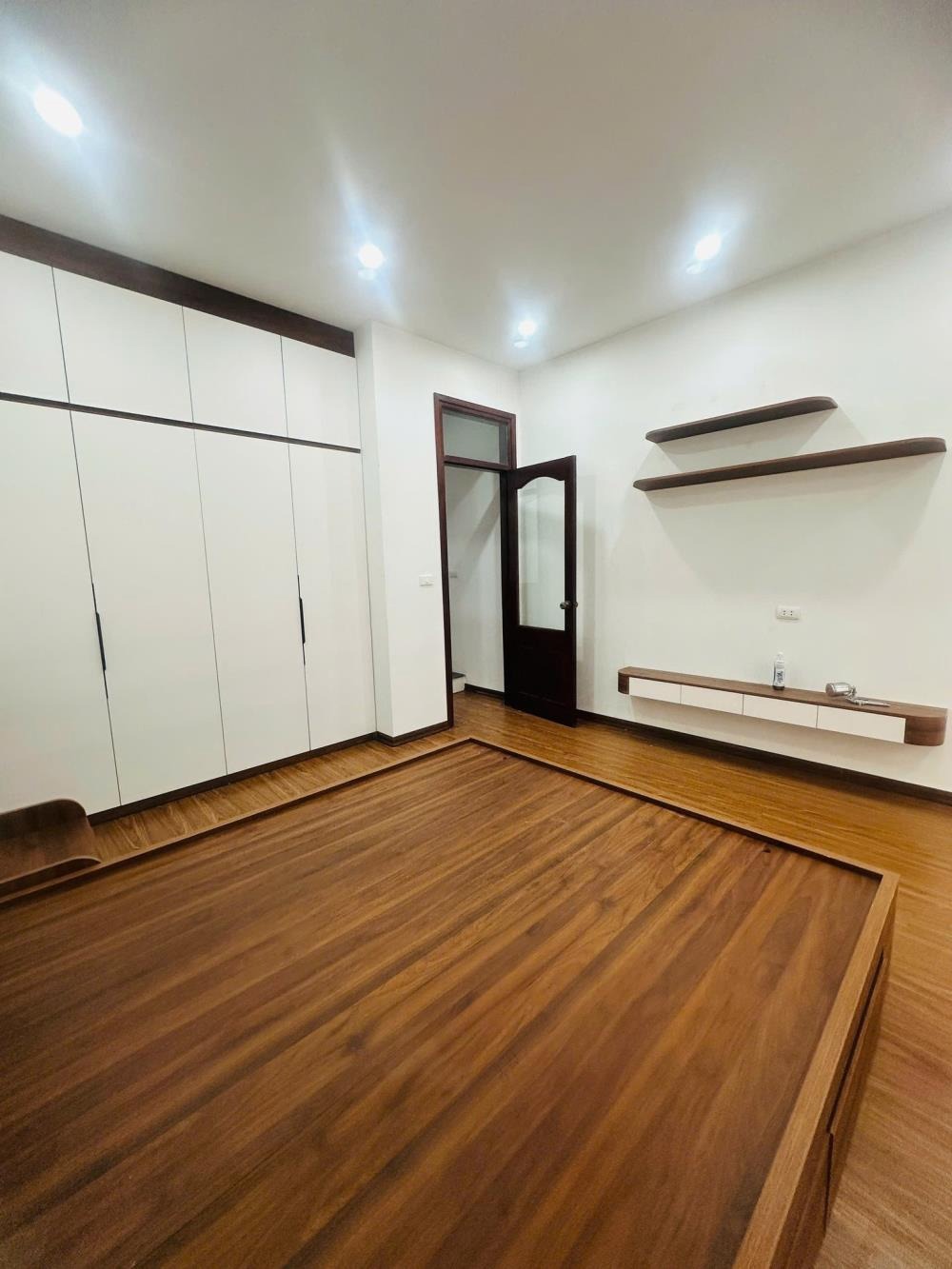 Mặt Phố Nguyễn Thái Học Hà Đông: Kinh Doanh Đỉnh Cao, Giá Chỉ 12 Tỷ