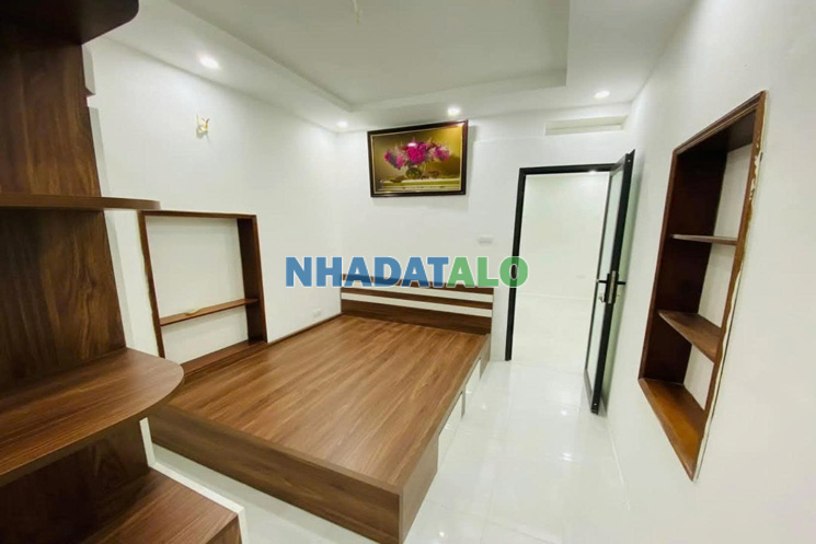 THANH XUÂN NGÕ RỘNG GẦN PHỐ BÁN ĐẤT TẶNG NHÀ 4 TẦNG 50M2 Ở LUÔN