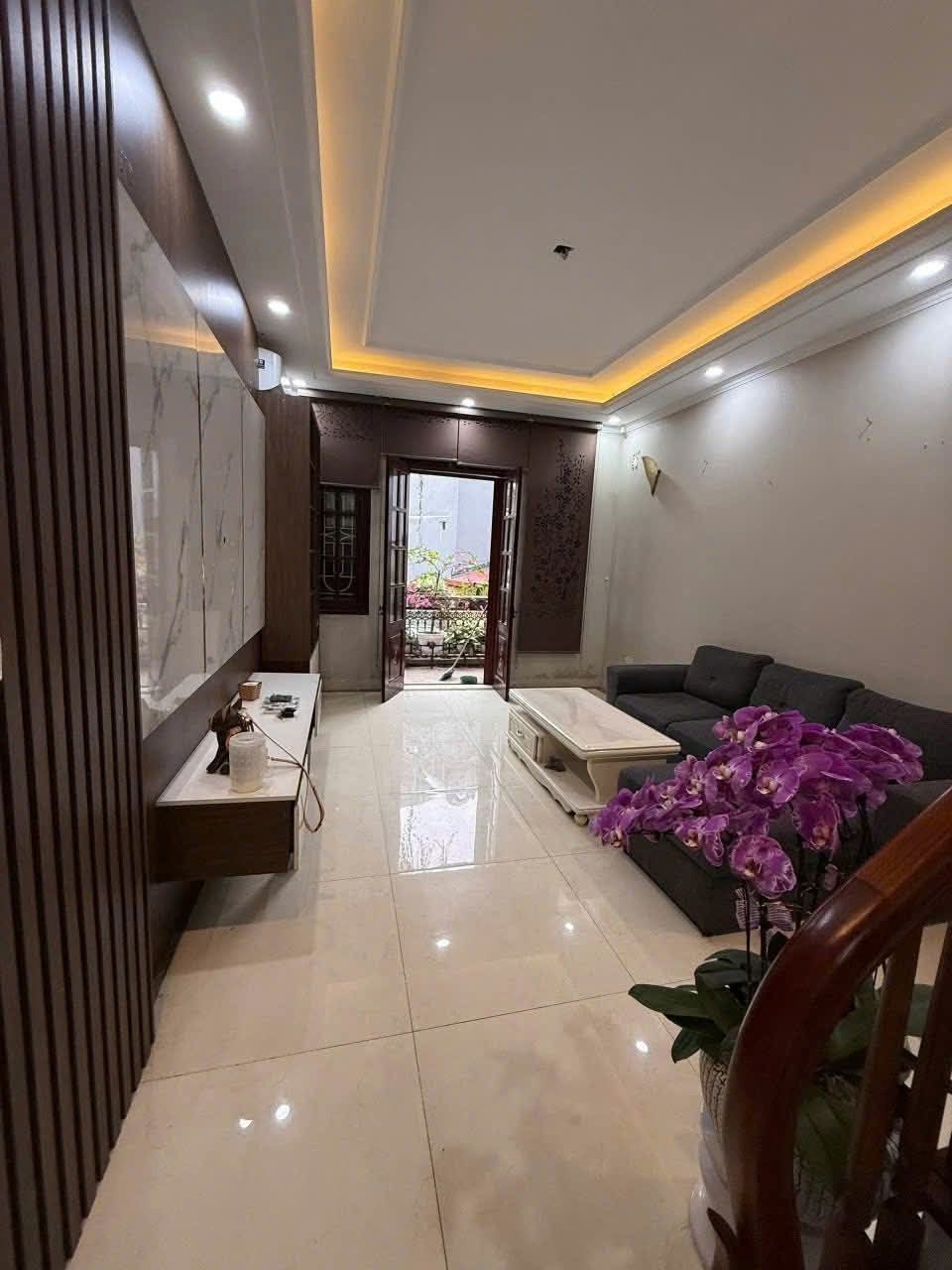 Bán Nhà Mặt Phố Văn Quán 40m² 5 Tầng - Kinh Doanh Sầm Uất - 14.5 Tỷ